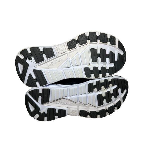 Athletic_Shoes